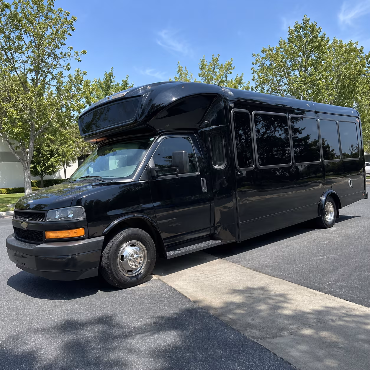 jonesboro 15 passenger party bus